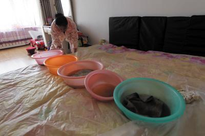 抚松楼上漏水，住户失联，小区没物管，业主维权难！律师来支招……